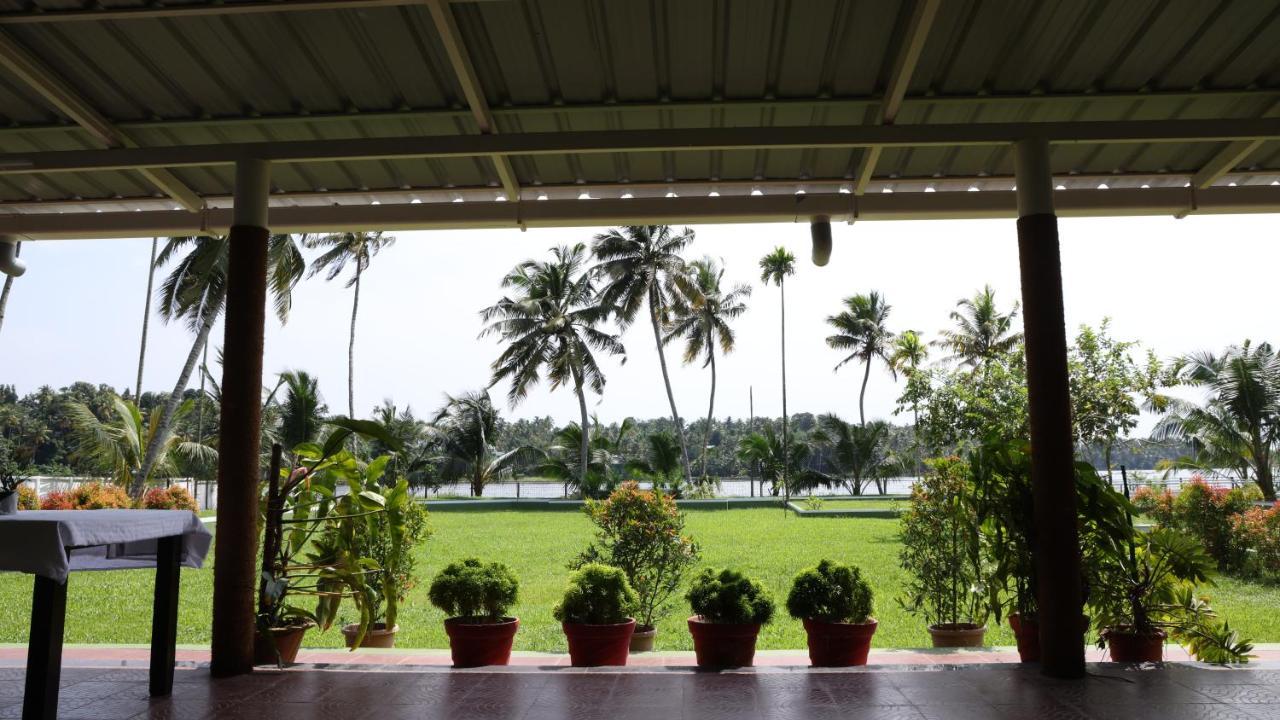Ashtamudi Lake Garden Resorts Коллам Экстерьер фото